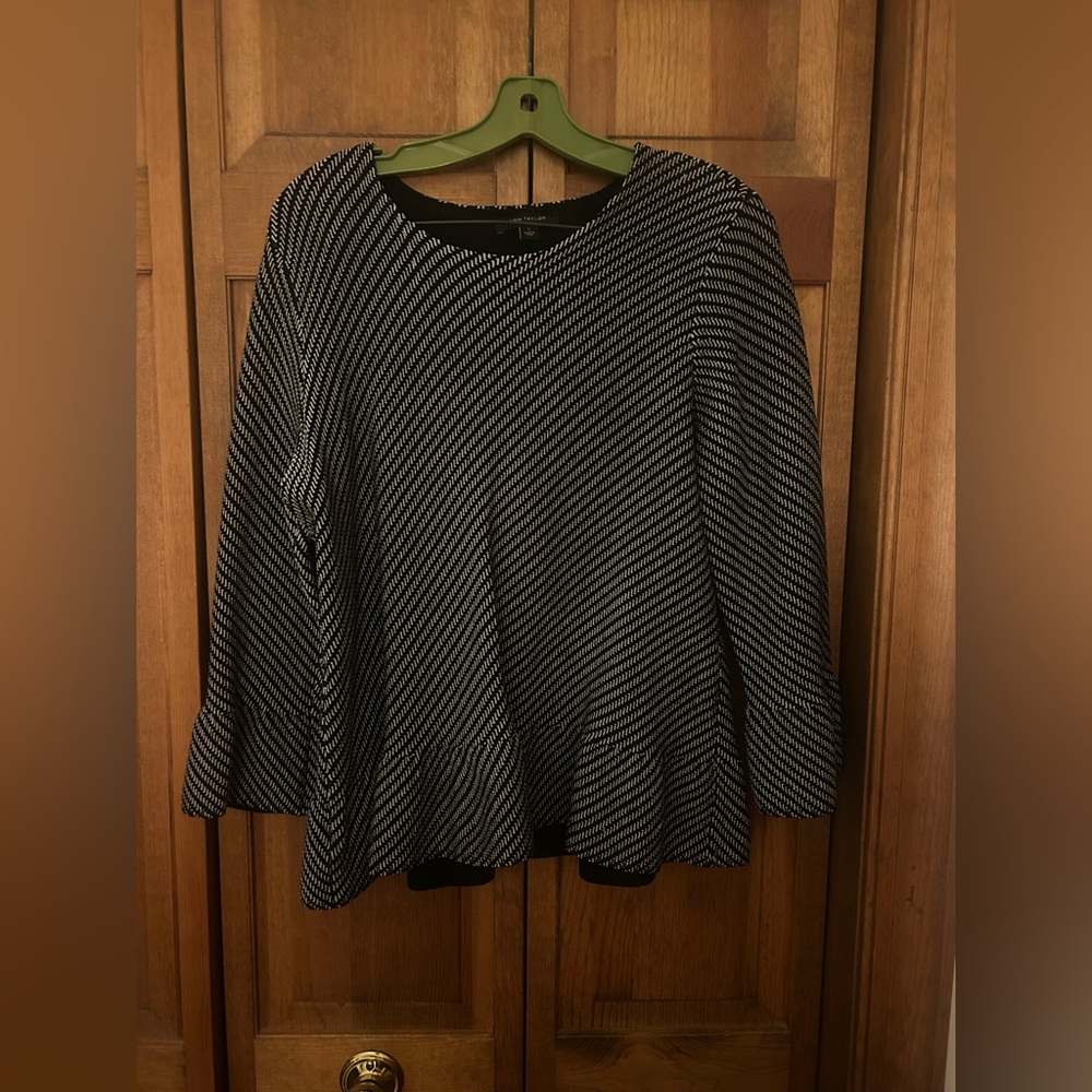 Ann Taylor L Black & Grey Classic Blouse Top 3 Quarter Sleeves & Ruffle Details